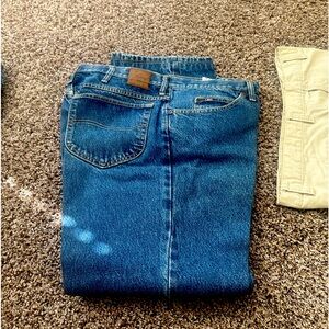 Mens Lee Jeans in great condition freshly pressed from dry cleaner